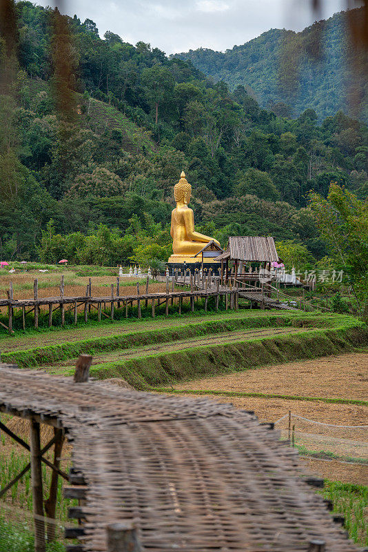 Na Khuha寺，竹桥，Phrae，泰国北部